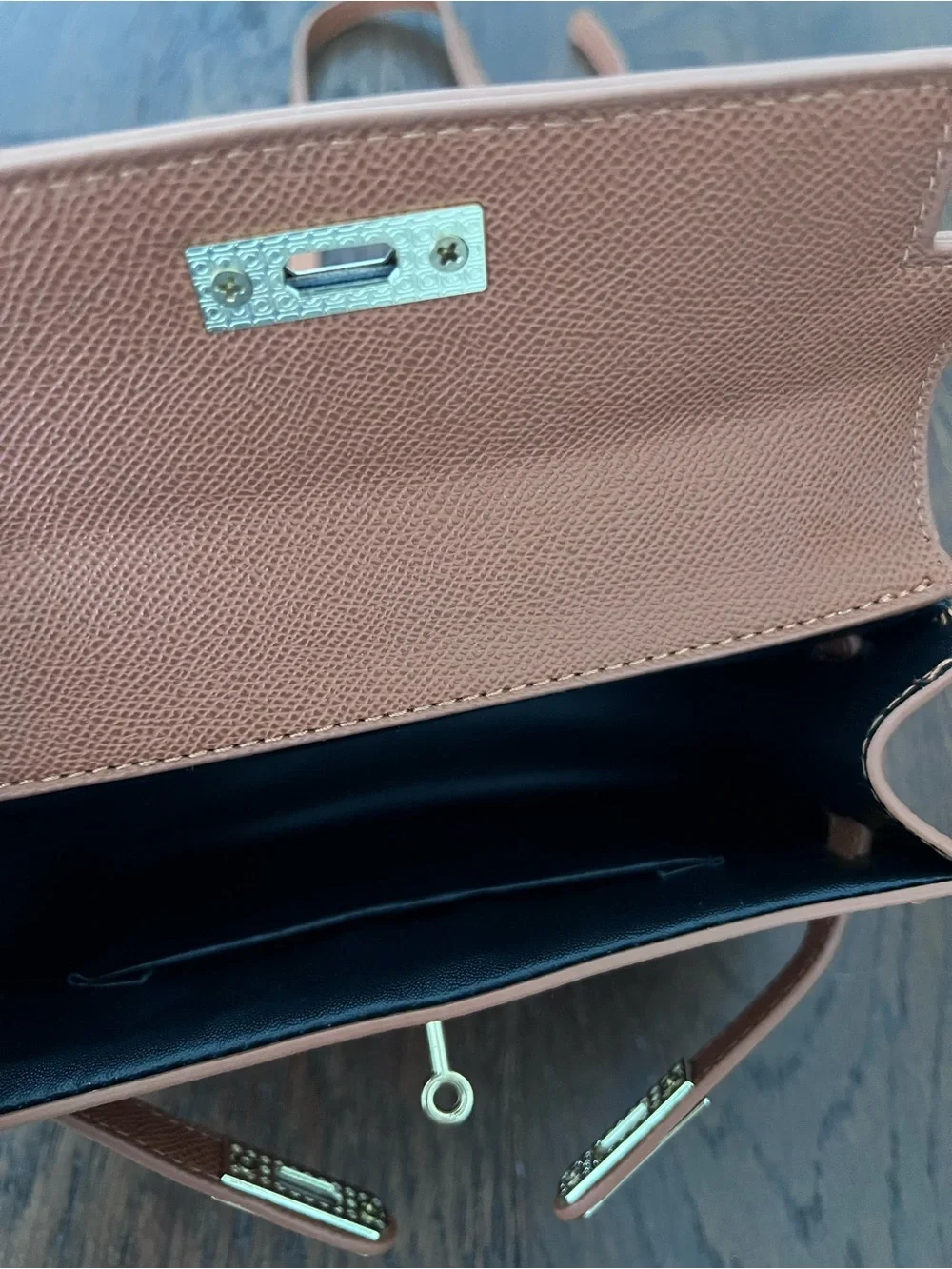 Unbranded cognac tan